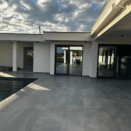 Villa Villa Eins Debeljak