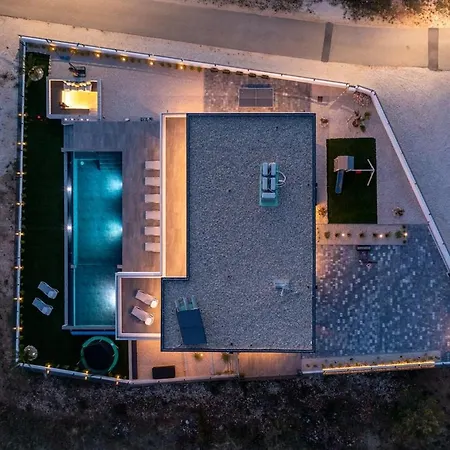 Villa Eins * Debeljak